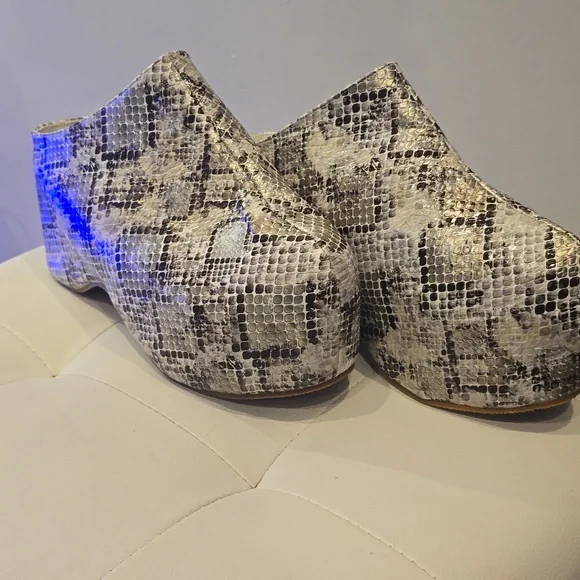 AZALEA Wang SnakeSkin tea tree wedge clog mules heel NEW BOHEMIAN CHIC SHOES - Picture 3 of 6